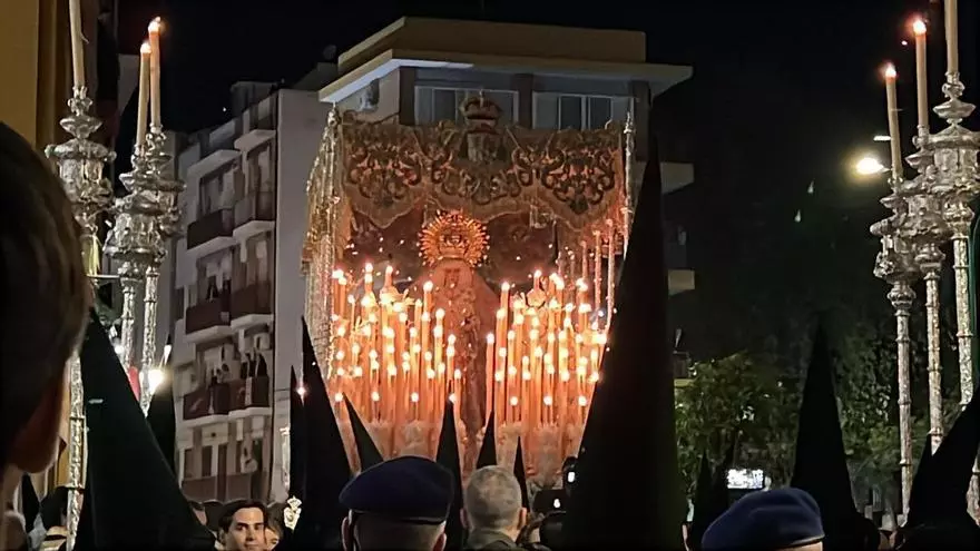 Vídeo | La Esperanza Macarena ya recorre las calles de Sevilla
