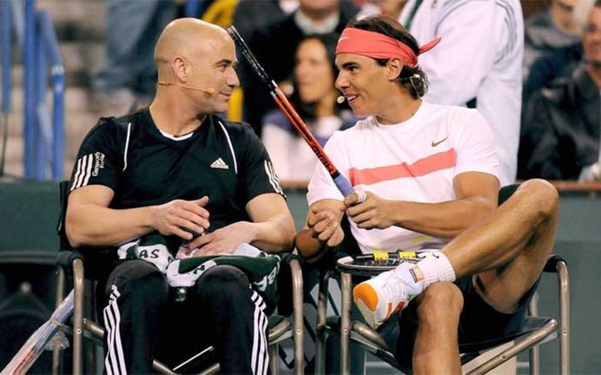 Agassi con Rafa Nadal en un torneo amistoso