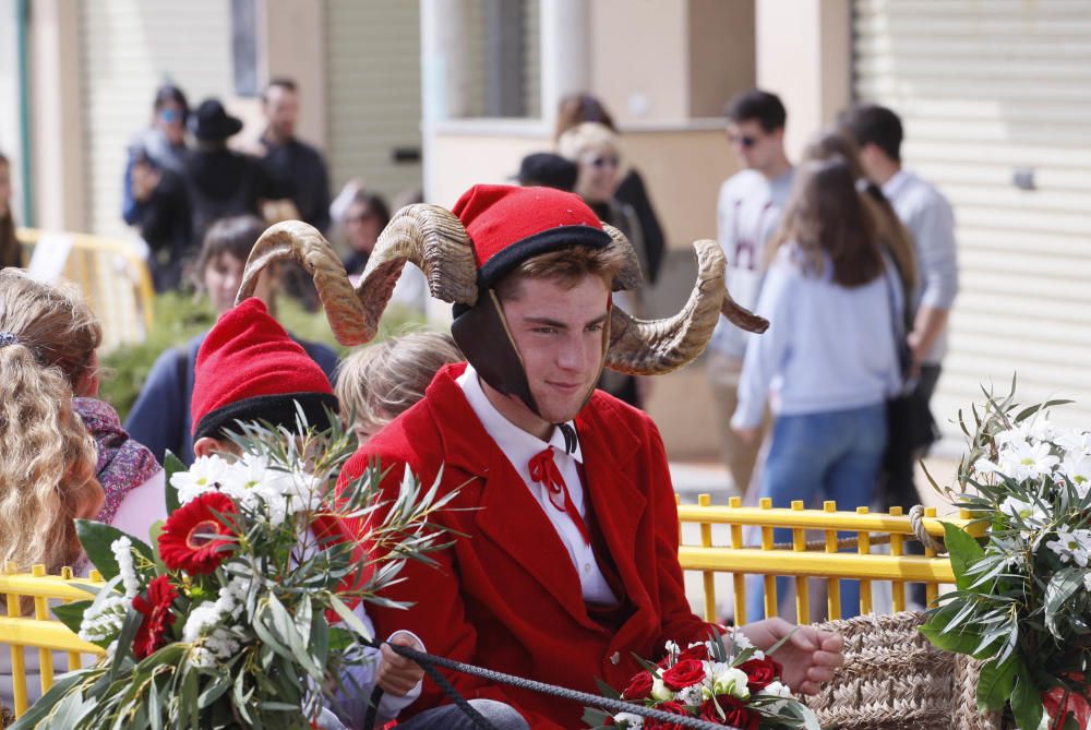 Cornellà del Terri celebra la plantada de l'Arbre i el Ball del Cornut