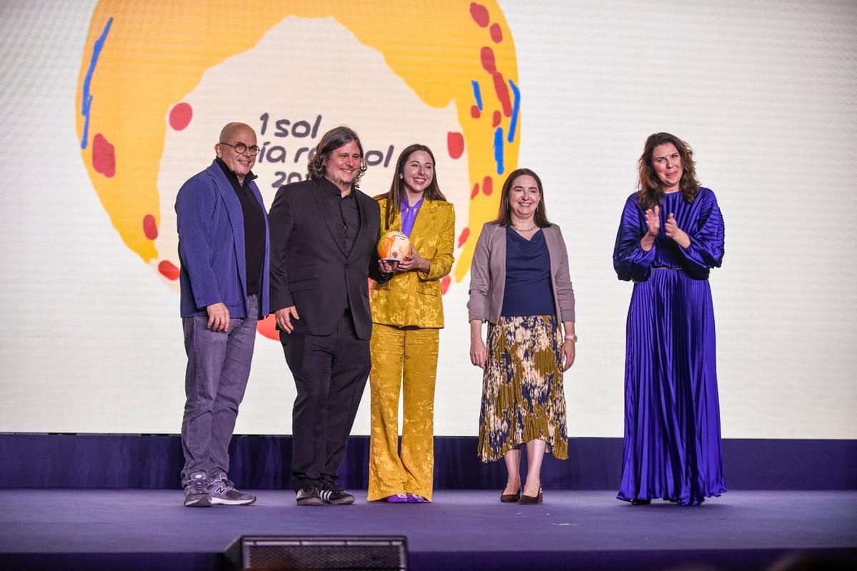 Mar Soler y su pareja recogen el Sol.