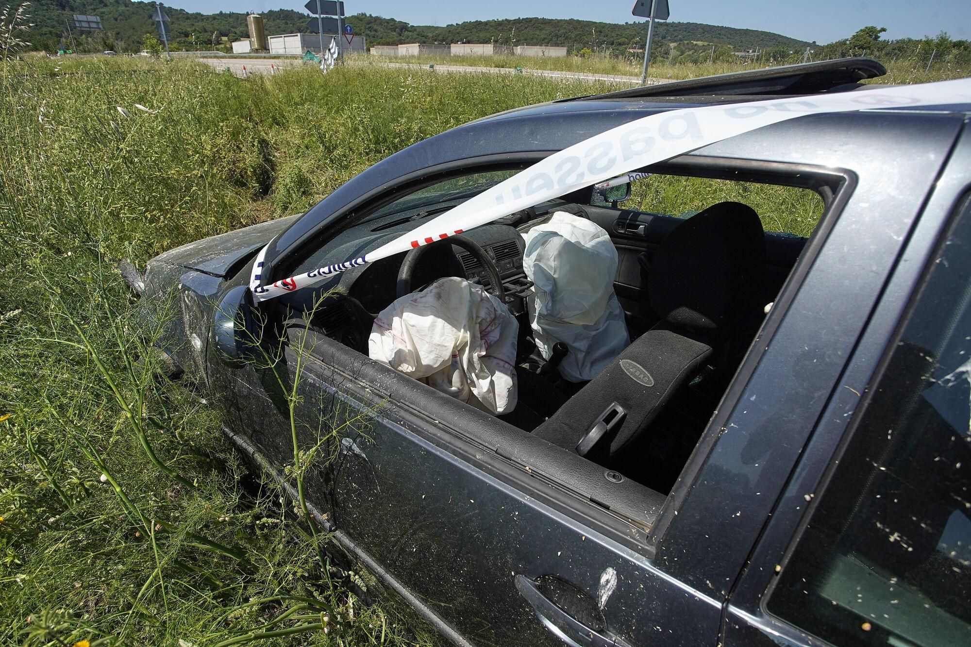 Persecució policial d'un conductor begut que se salta un control a Pontós i que s'accidenta a Medinyà