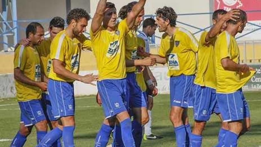 Celebración del segundo gol oriolano.