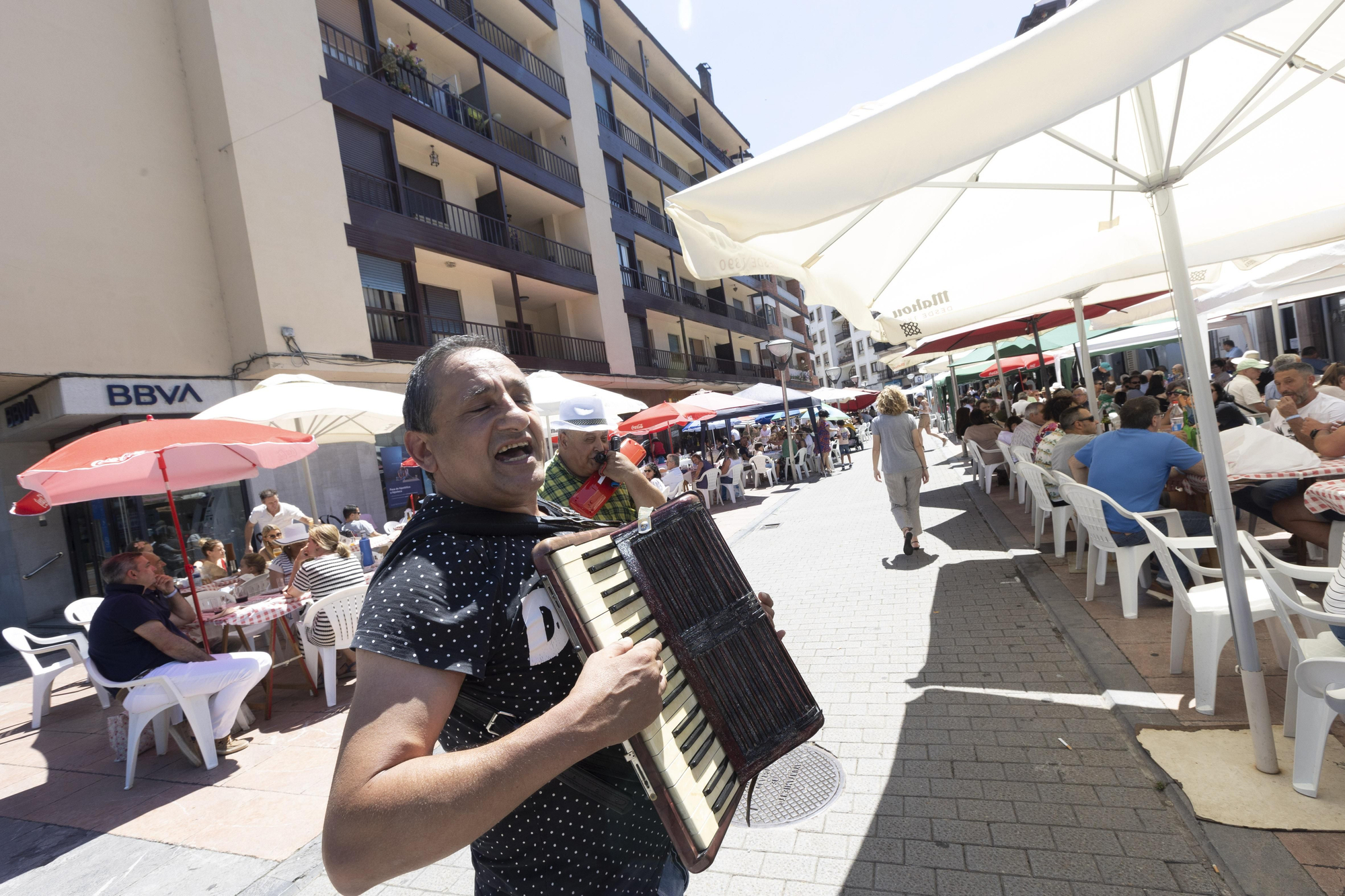 En imágenes: así fue la comida en la calle de Grado