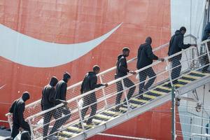 Interior comença a tornar amb avió migrants arribats a les Canàries