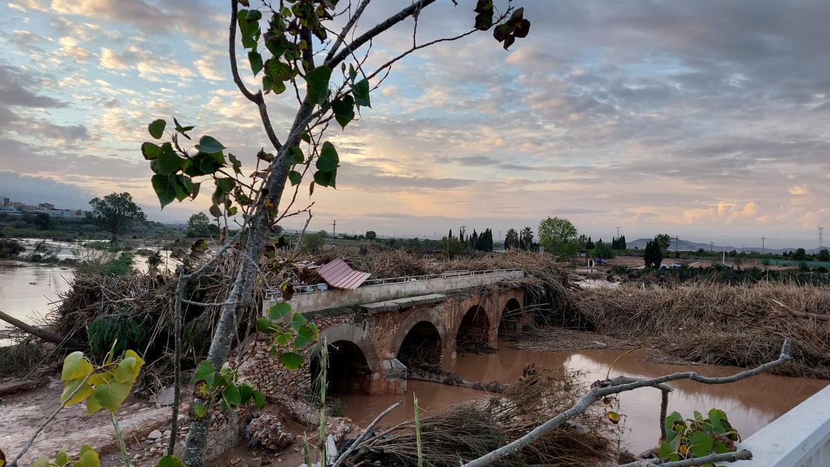Puente de Riba-roja tras el paso de la DANA / A.R.