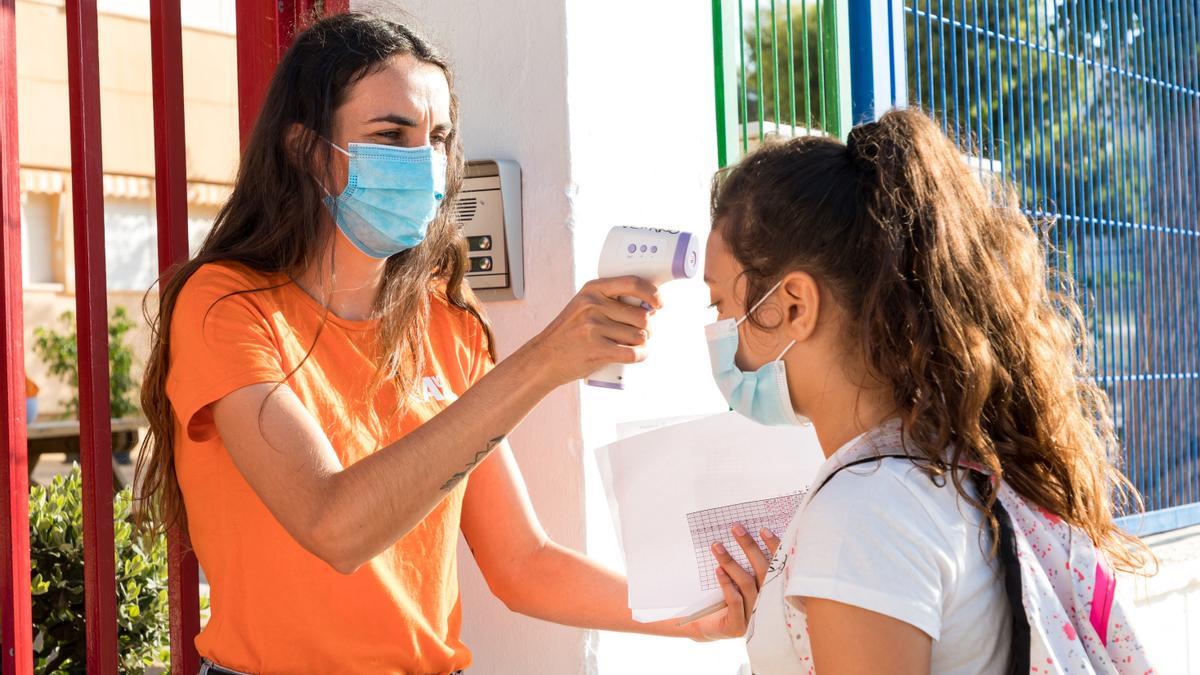 Toma de temperatura al alumnado