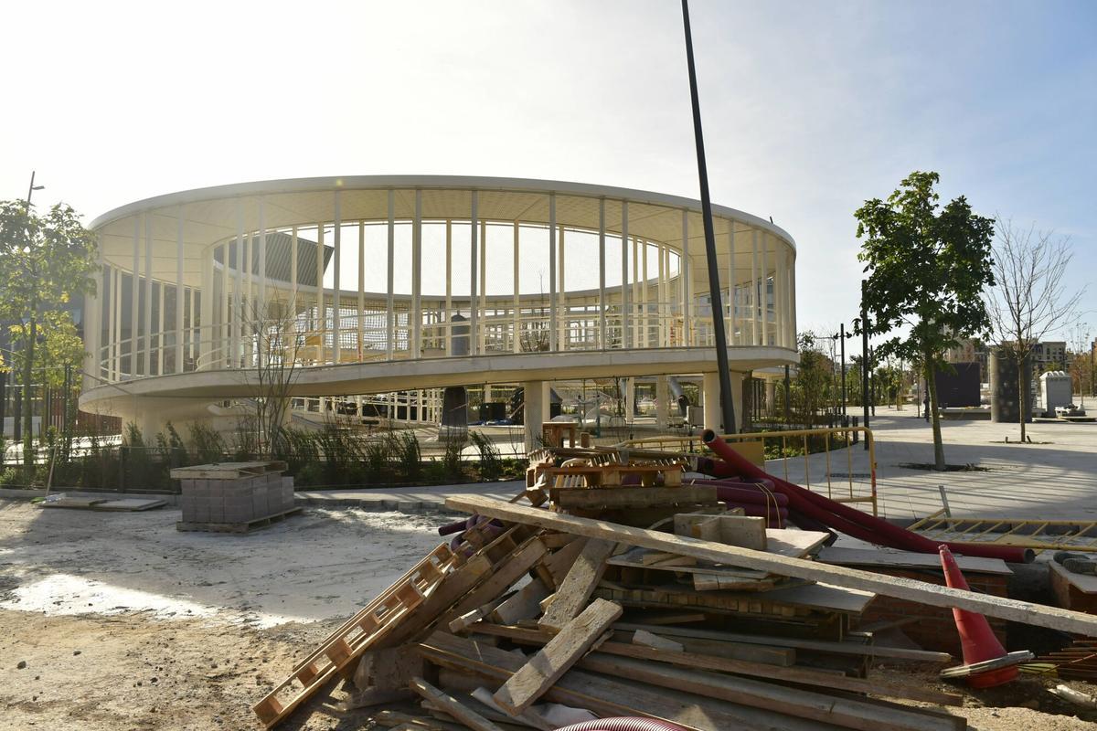 La nueva Glòries se deja ver durante la recta final de las obras