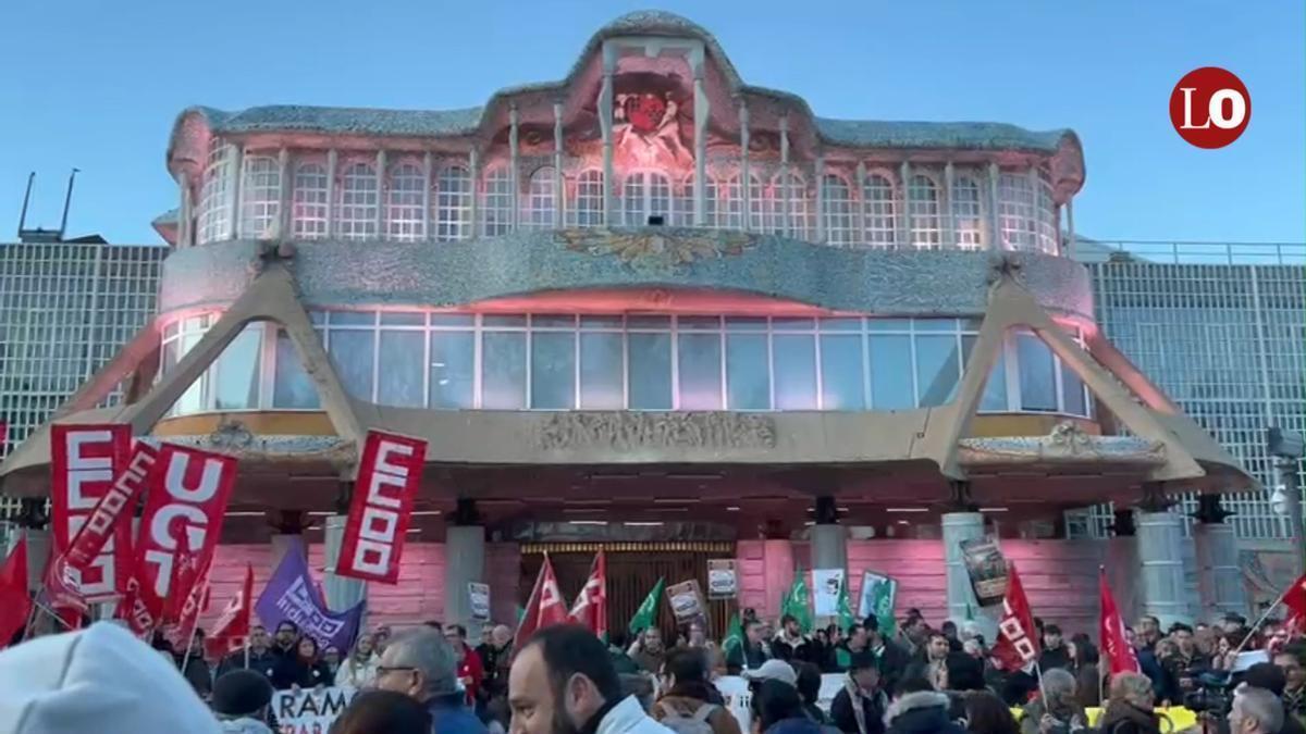 Miles de personas claman en Cartagena contra el cierrre de la planta de Sabic