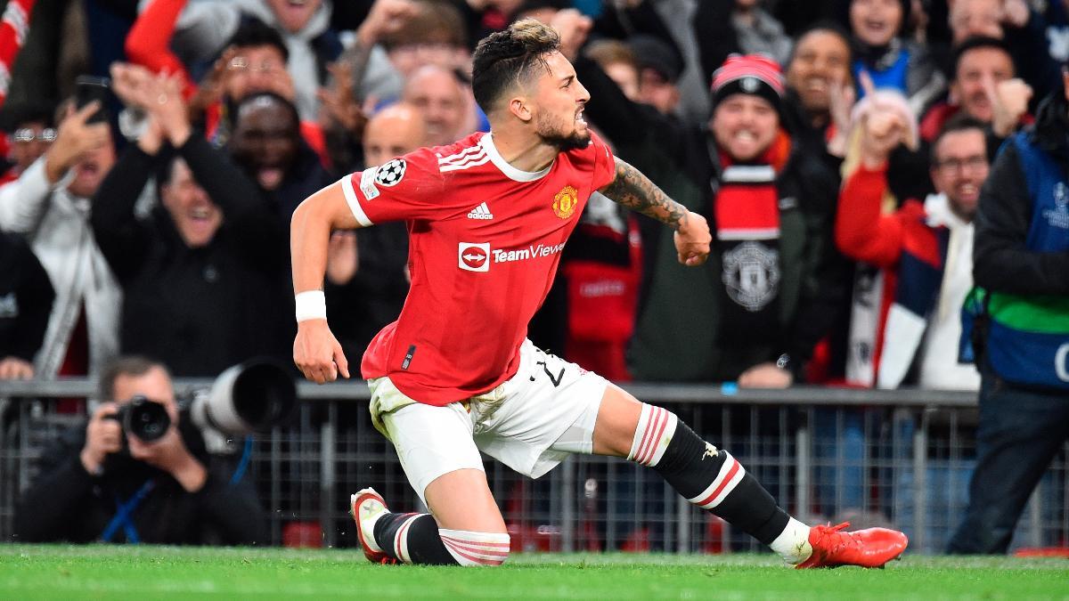 Alex Telles celebra su gol en la Champions League ante el Villarreal