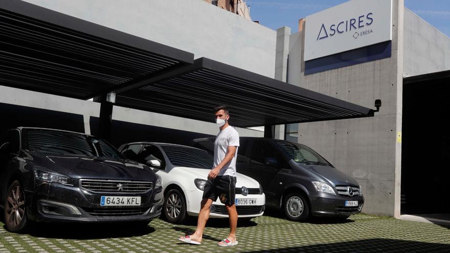 Gayà, a la salida de la clínica tras realizarse las pruebas médicas