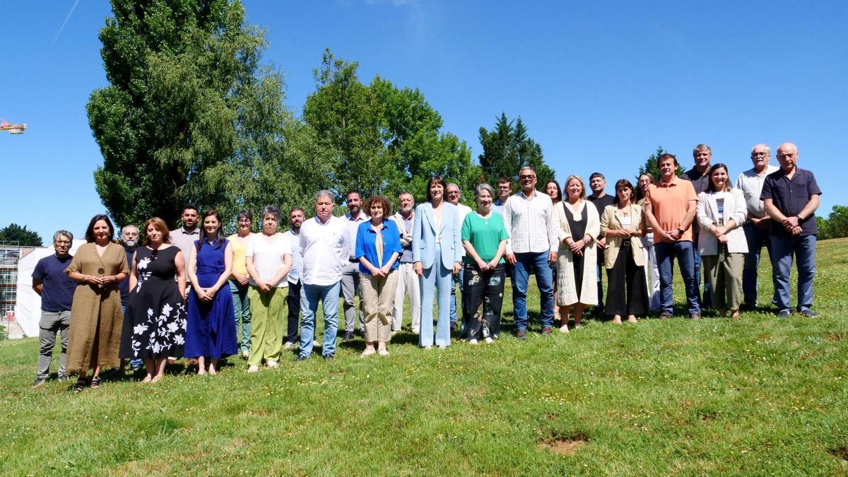 Ana Pontón, en Santiago, junto a 35 regidores del BNG.