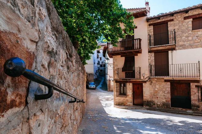 Casas de piedra tradicionales en Salcedillo, Teruel, España
