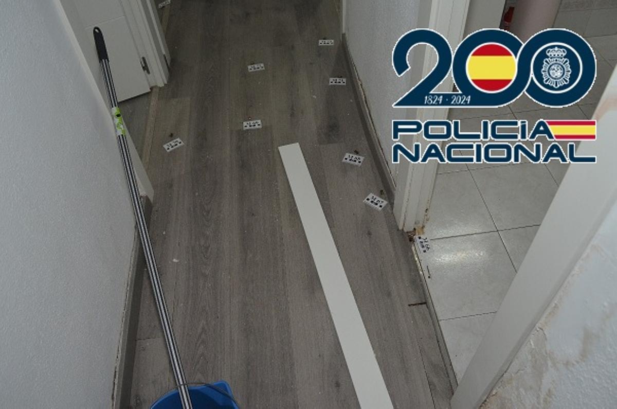 Marca de los restos de bala encontrados en la vivienda del tiroteo.