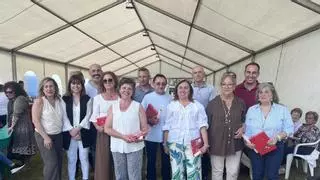 Las nonagenarias Sara Bouzán Pardo y Cándida Amparo Quesada Caso, homenajeadas en el I Encuentro Intervecinal de los Mayores de Ribadesella