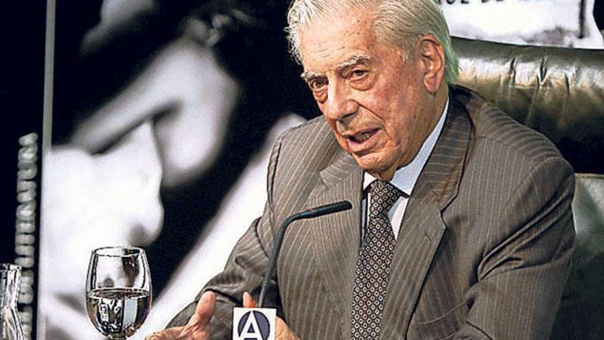 El escritor Mario Vargas Llosa, ayer, en Madrid. | efe