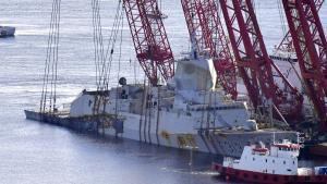 Archivo - 28 February 2019, Norway, Bergen: Cranes raise the the KNM Helge Ingstad Norwegian naval frigate that collided with an oil tanker in November and has been submerged since then. Photo: -/NTB scanpix/dpa