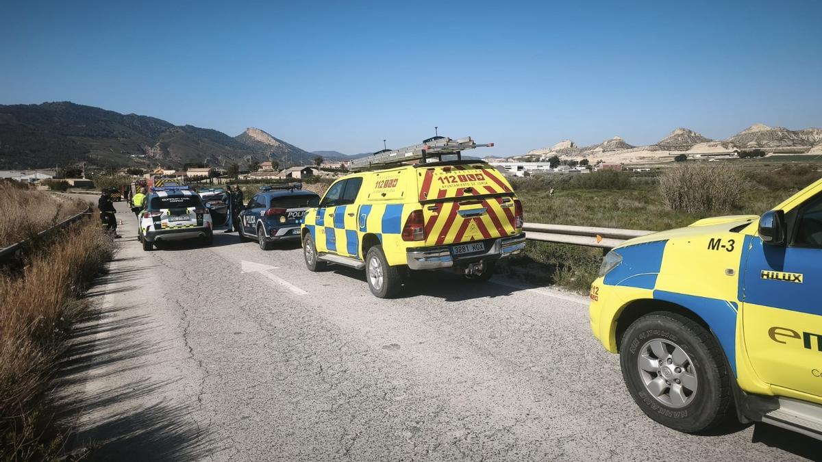 Medios desplazados a la rotura de una tubería junto a la A-7 en Lorca