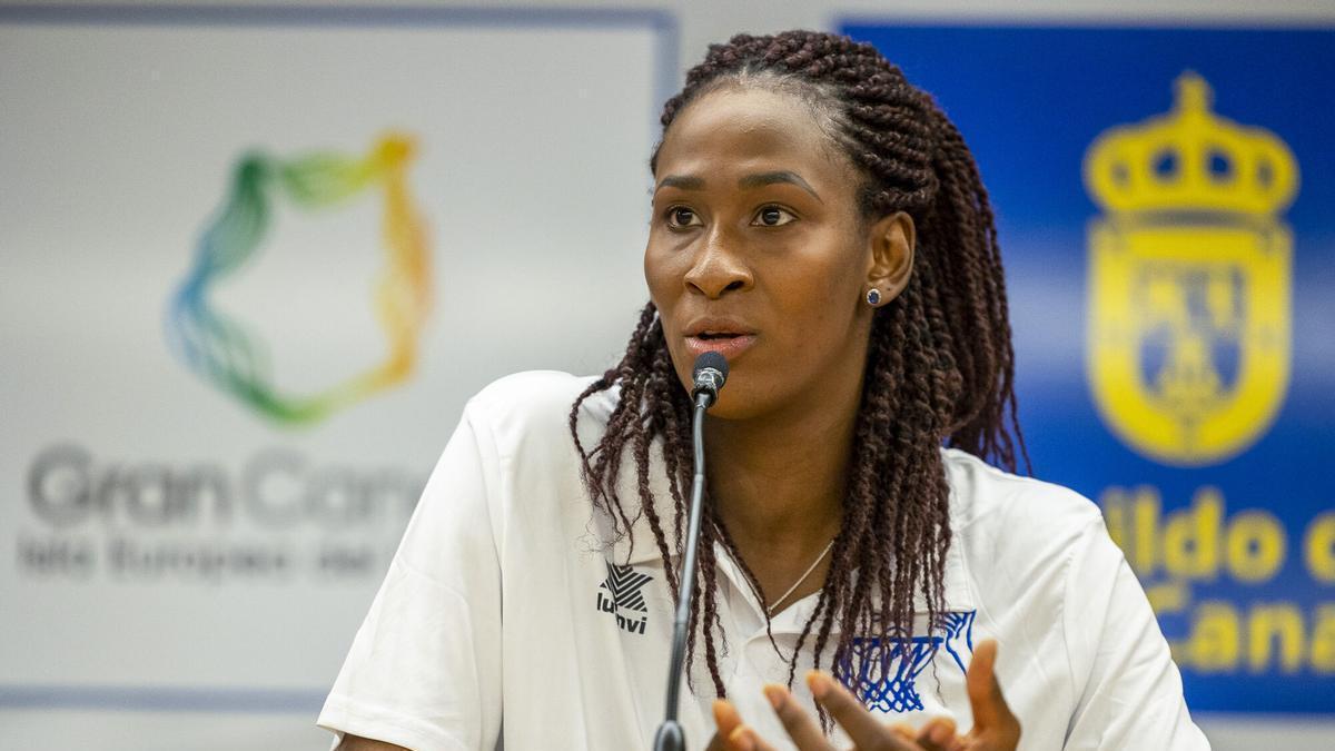 Astou Ndour, en su presentación con el Gran Canaria.