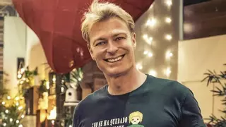 Richard Pena, narrador de ‘First Dates’, revela un dato preocupante sobre la visibilidad LGTBI en el trabajo