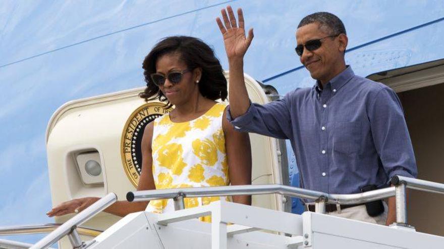 Obama comienza sus vacaciones de verano en Martha&#039;s Vineyard