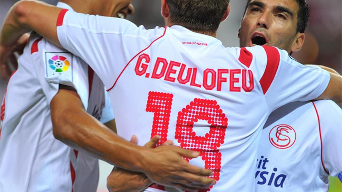 Gerard Deulofeu, celebrando un gol con sus compañeros del Sevilla