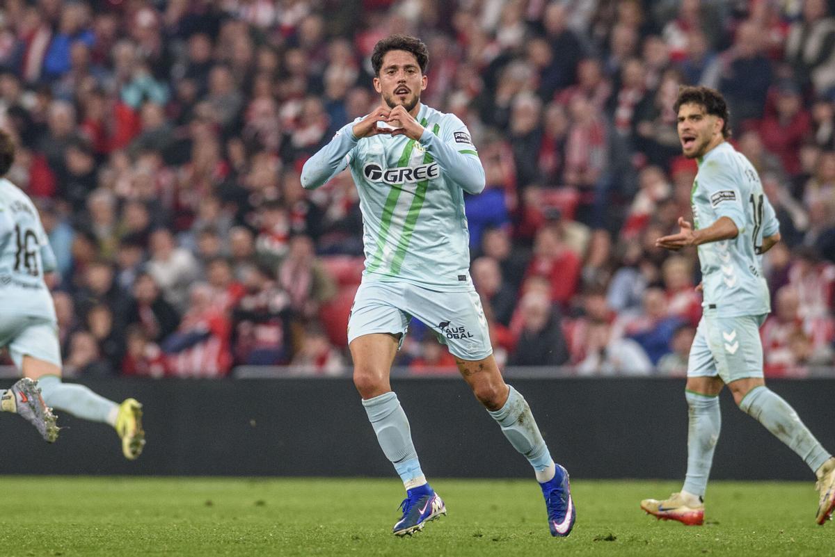 Pablo Fornals celebra su gol en el Athletic-Betis en San Mamés en el partido de Liga de la jornada 29