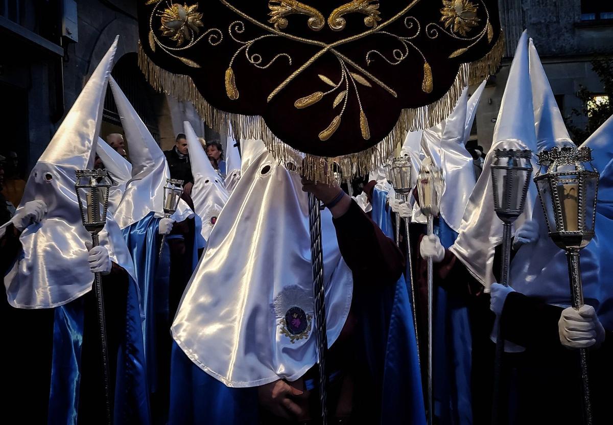 La patrona de Cangas sale en procesión para abrir la Semana Santa