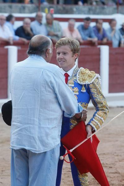 Toros en San Pedro: Cayetano, por la puerta grande