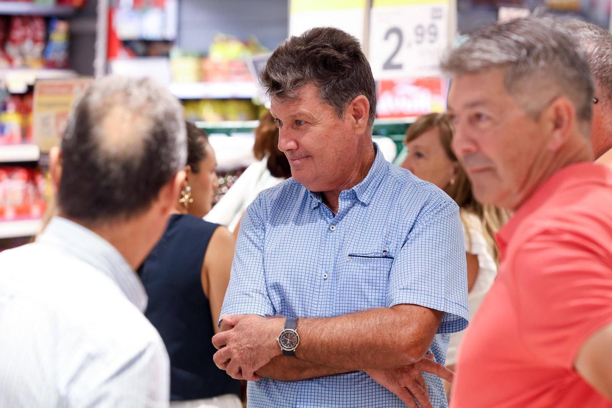 Mira las imágenes de la actuación de ball pagès en un supermercado Eroski