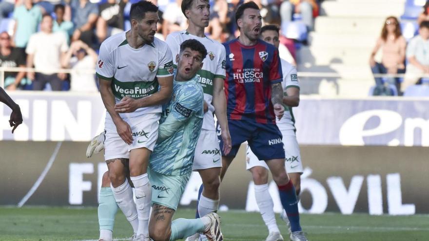 Resumen, goles y highlights del Huesca 2-1 Elche de la jornada 40 de LaLiga Hypermotion