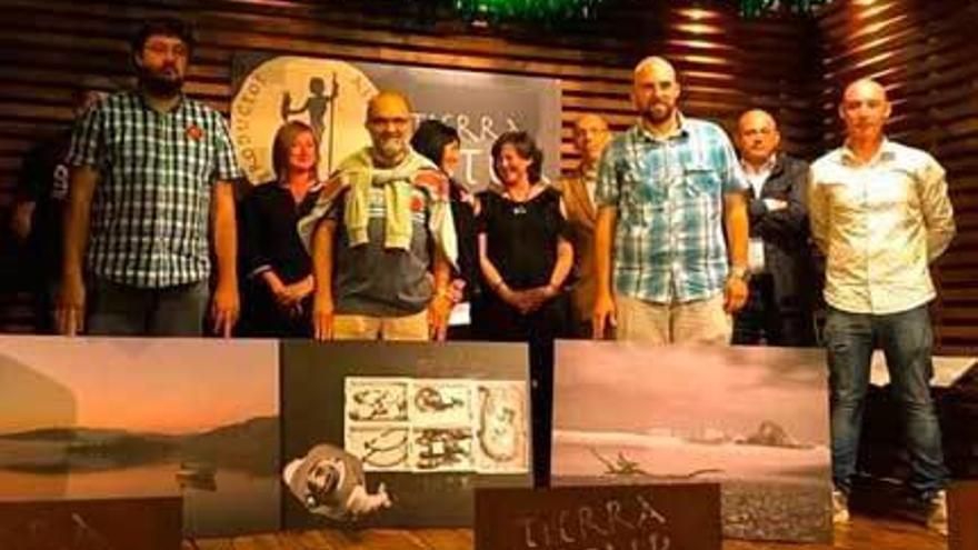 Los ganadores del concurso en la entrega de galardones.