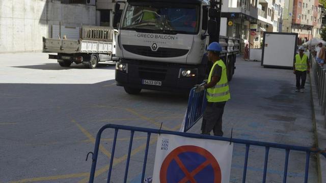Los trabajos de replanteo y el acopio de materiales marcan el inicio de las obras.