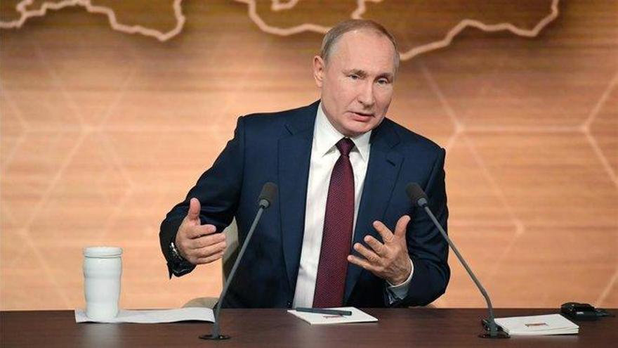 Putin no descarta modificar la Constitución para seguir en el poder tras el 2024