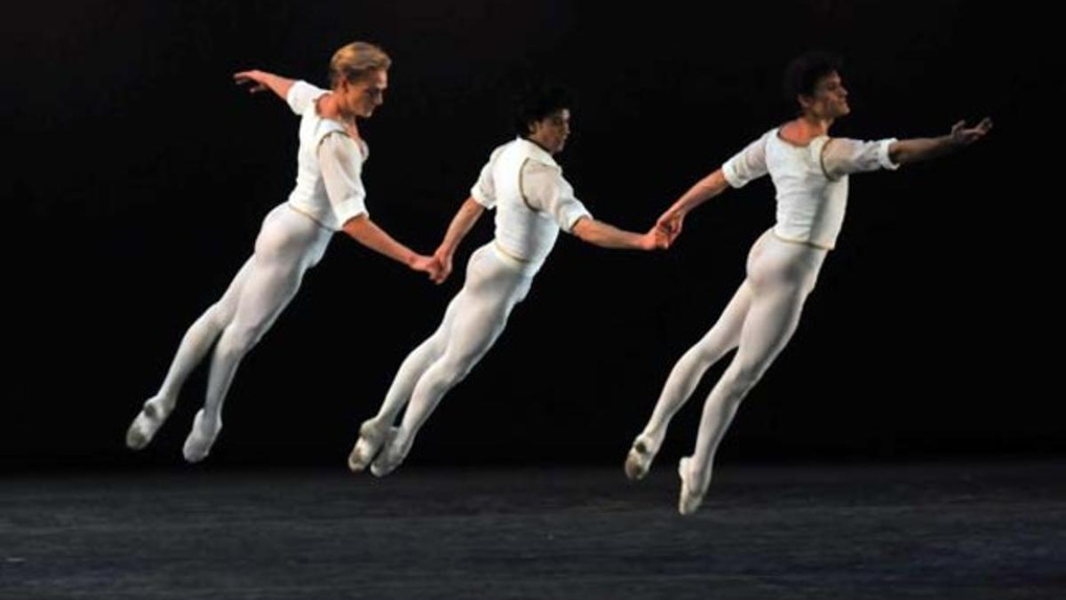 Los integrantes del American Ballet Theatre, durante la presentación de la obra &quot;Siete Sonatas&quot;, ayer en el teatro Karl Marx de La Habana (Cuba).