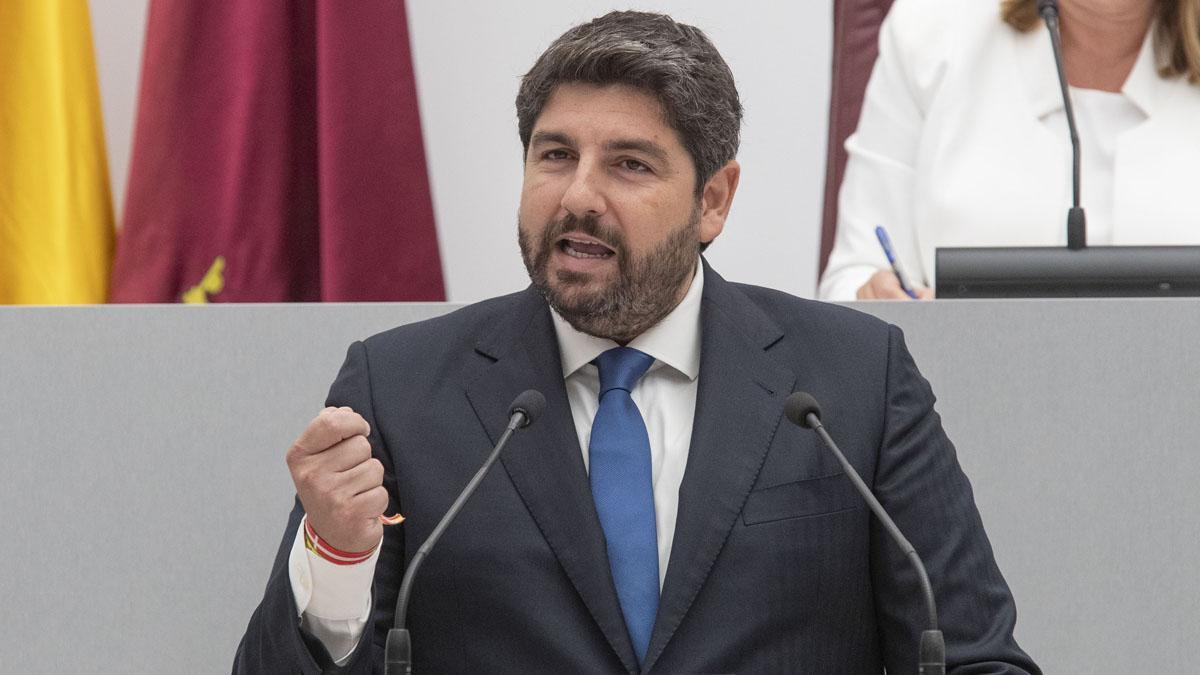 López Miras ofrece a Vox llegar a grandes acuerdos e insta a no caer en el fetichismo del sillón López Miras ofrece a Vox llegar a grandes acuerdos e insta a no caer en el fetichismo del sillón