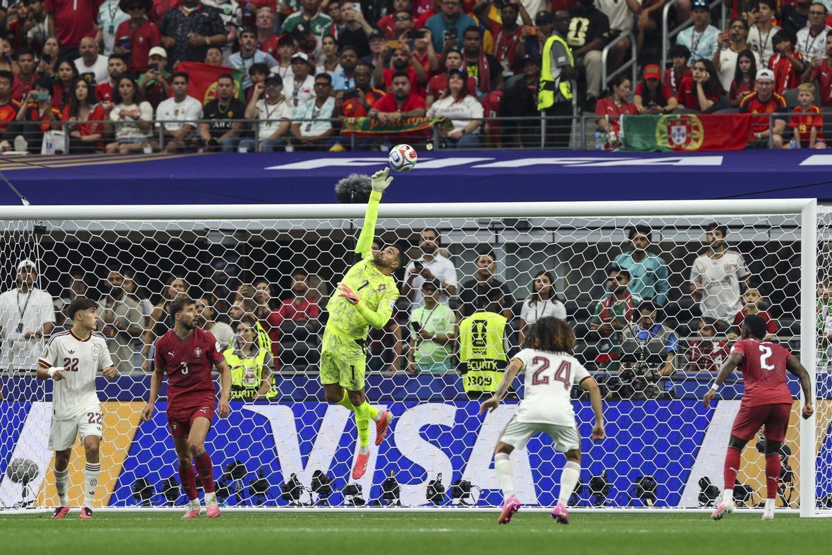 Diogo Costa salvó varias veces a Portugal.