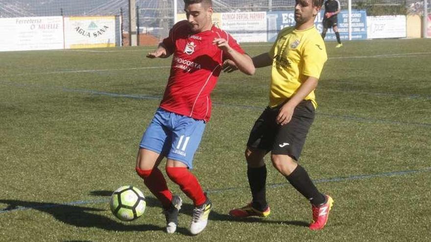 Un lance del duelo anterior entre el Domaio y el Guardés. // S.A.