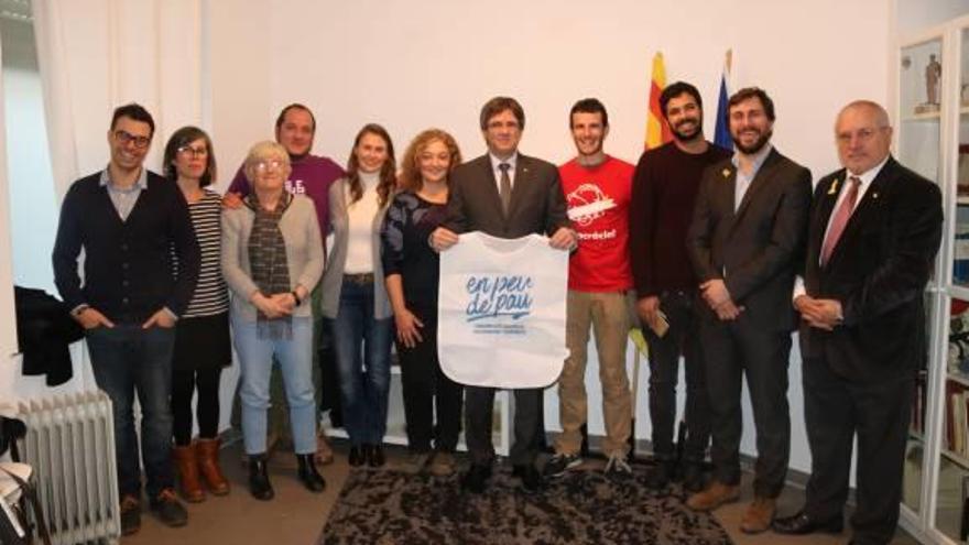 Puigdemont rep a Brussel·les membres de la plataforma En peu de pau