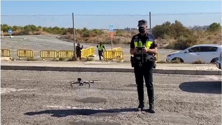 Un dron sobrevuela el Cementerio Nuevo de Elche de cara a Todos Los Santos