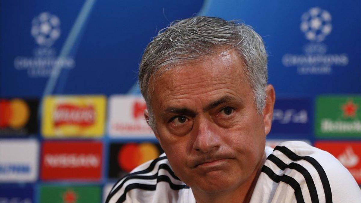 Mourinho camina por la cornisa y en peligro de caer