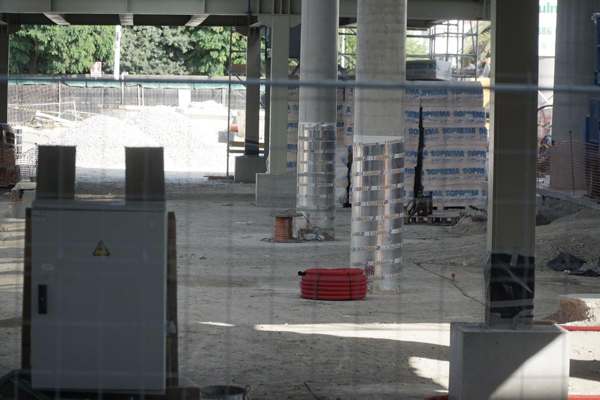 La nueva estación de tren de A Coruña encara la recta final de sus obras, que el Administrador de Infraestructuras Ferroviarias (Adif) prevé terminar a finales de año. La nueva estación de tren de A Coruña encara la recta final de sus obras, que el Administrador de Infraestructuras Ferroviarias (Adif) prevé terminar a finales de año.