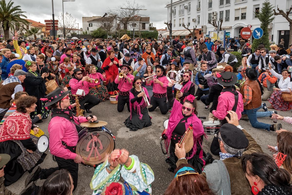 Actuación musical en el carnaval de Malpartida de Cáceres.