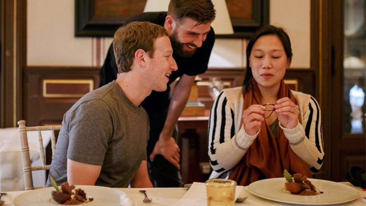 Pique, junto a Zuckerberg y su pareja, Priscilla