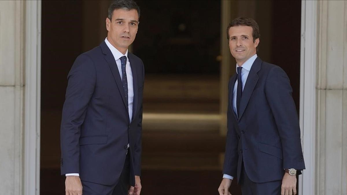 Imagen de agosto del 2018 de Pedro Sánchez y Pablo Casado en la Moncloa.