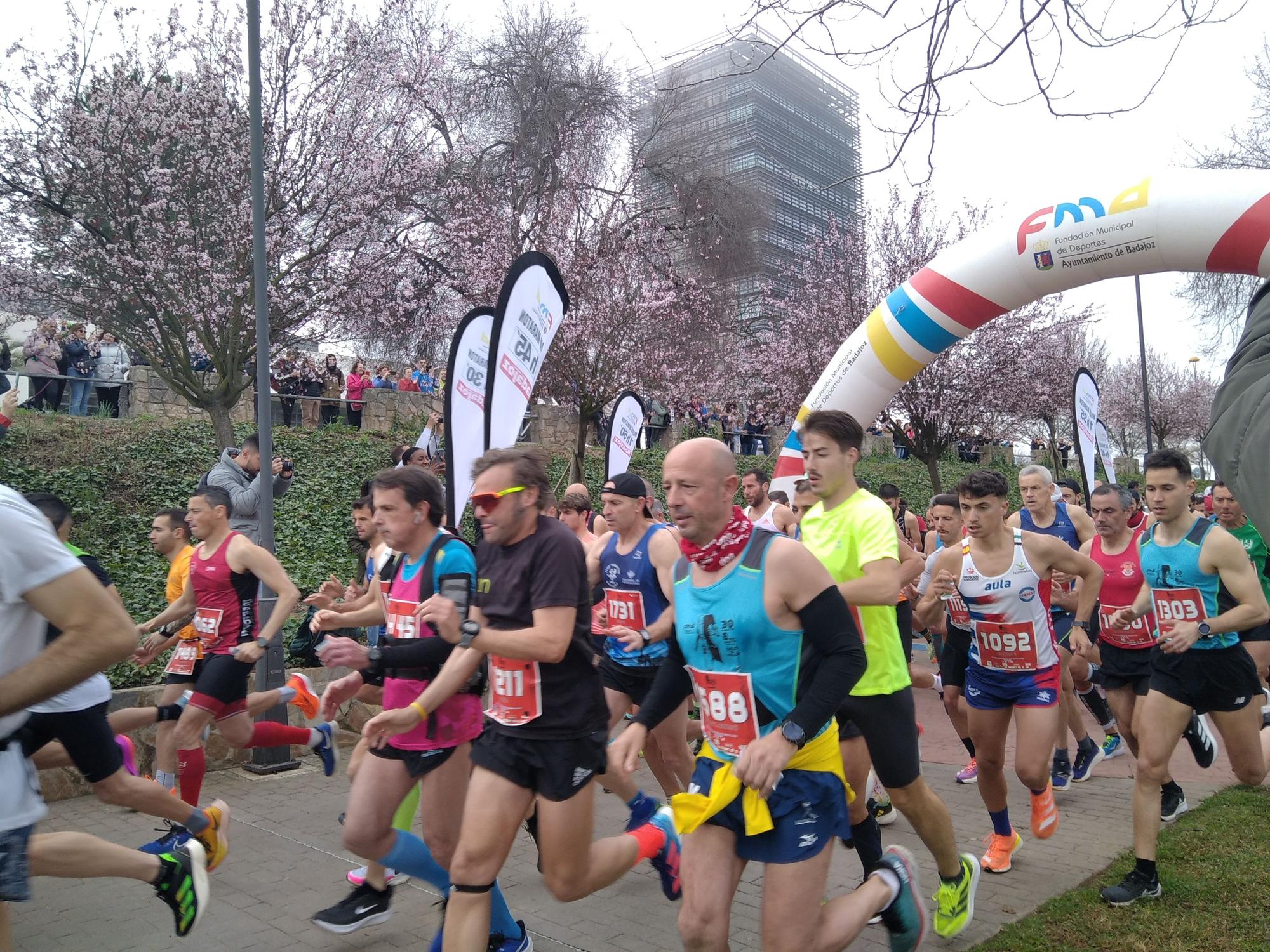 30 Maratón y 8 Medio Maratón Popular Ciudad de Badajoz en imágenes