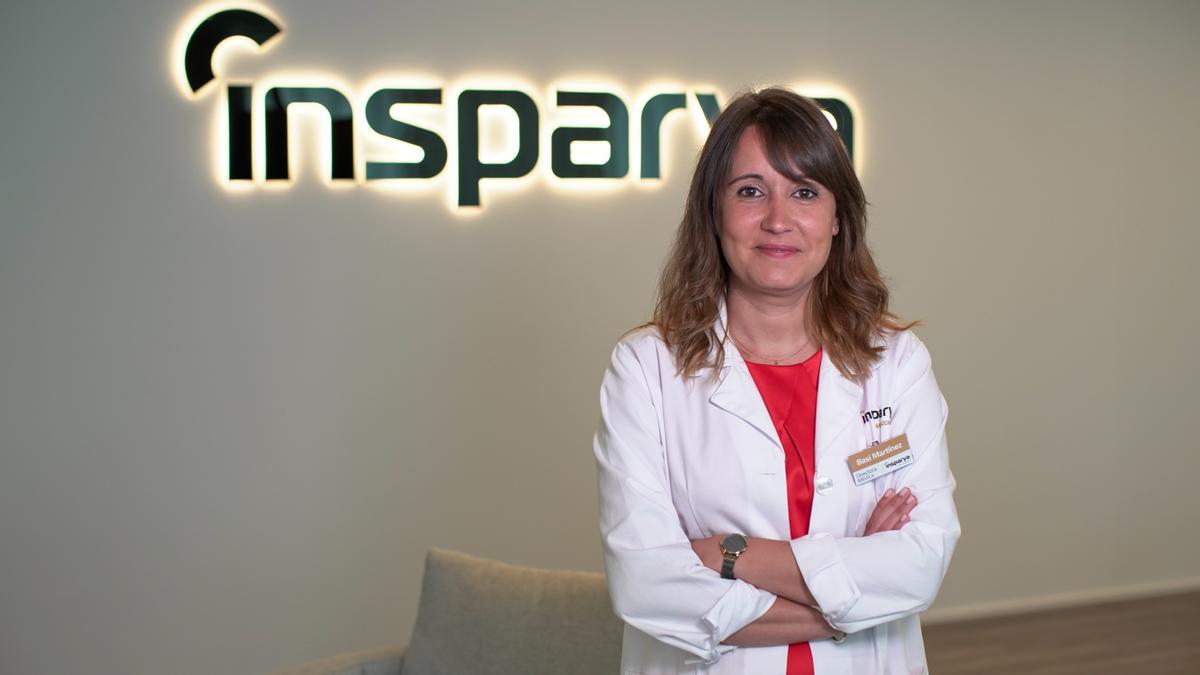 La doctora Basi Martínez (Insparya) realiza trasplantes capilares con una tecnología innovadora