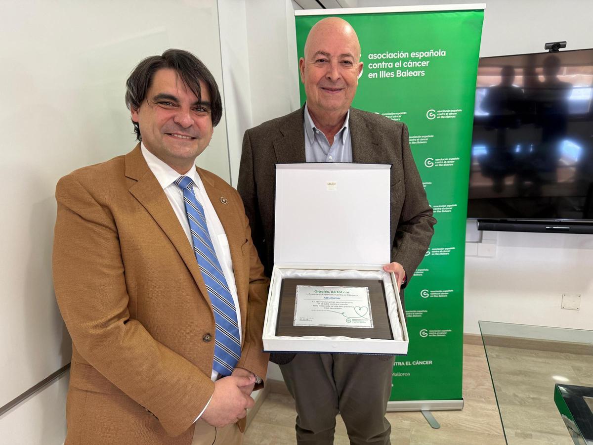 Alcudiamar ha recibido un reconocimiento especial por su destacada aportación económica a la Asociación Española Contra el Cáncer (AECC).