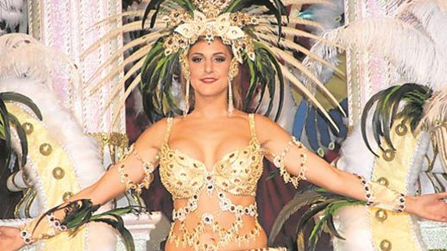 La gala de reinas de Vinaròs destila la esencia del más puro Bollywood