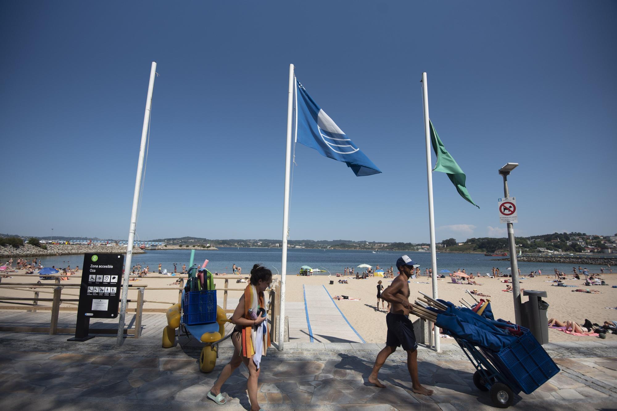 La playa de Oza vuelve a abrir al baño