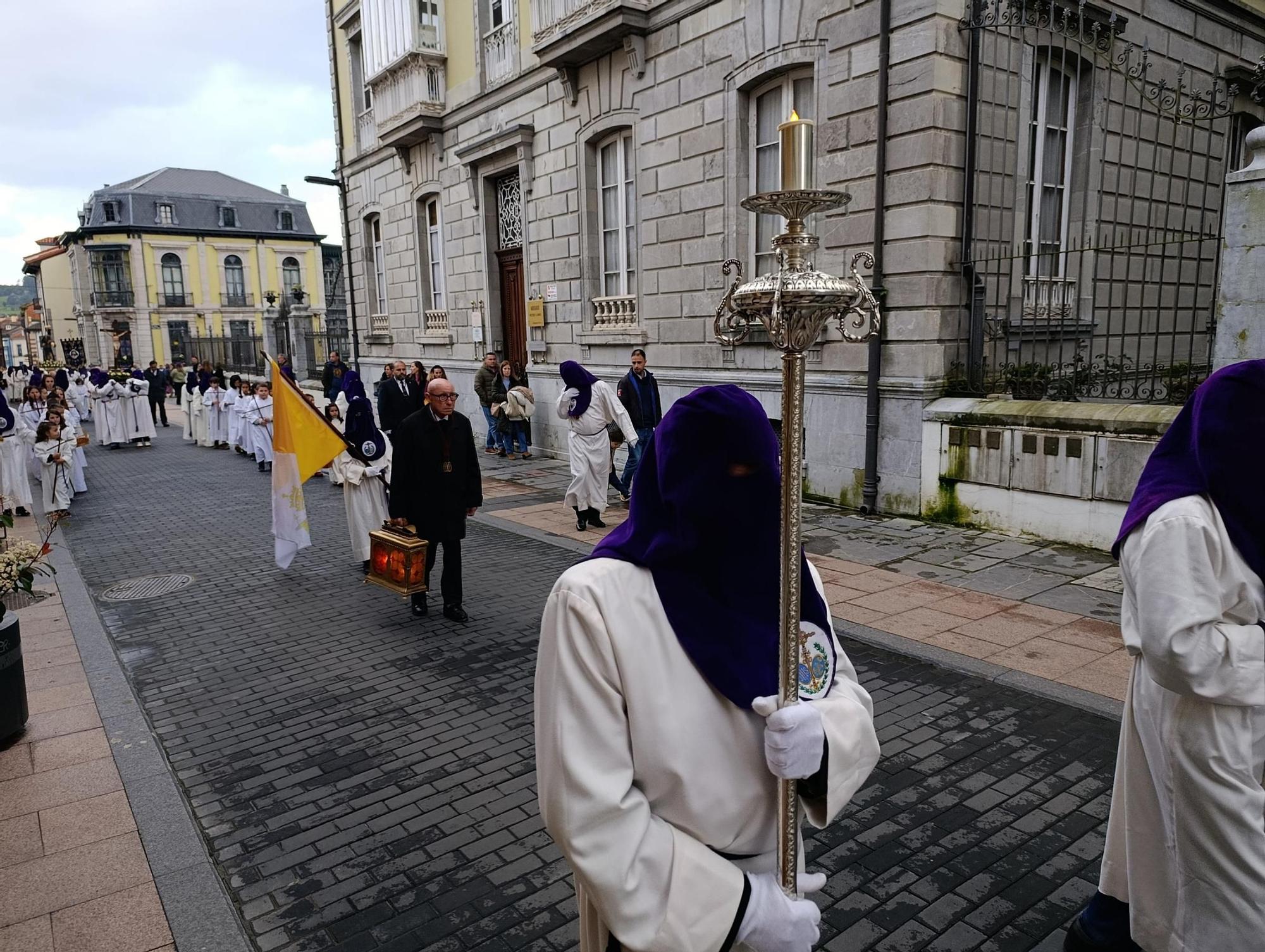 El Nazareno y la Virgen Dolorosa emocionan en Grado